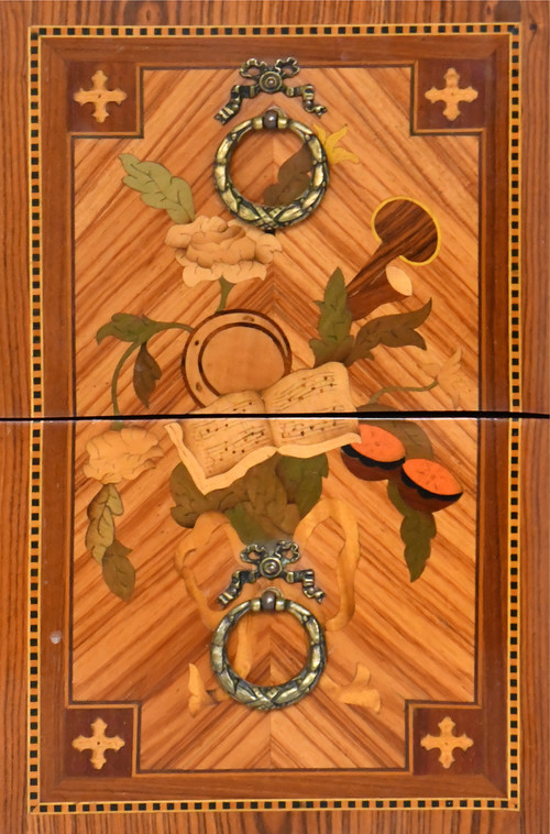 Transition style chest of drawers in marquetry with trophy decoration of musical instruments