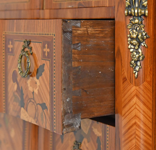 Transition style chest of drawers in marquetry with trophy decoration of musical instruments