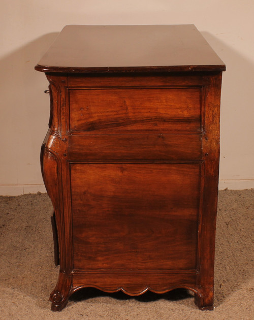 Petite Commode Tombeau En Noyer- 18° Siècle