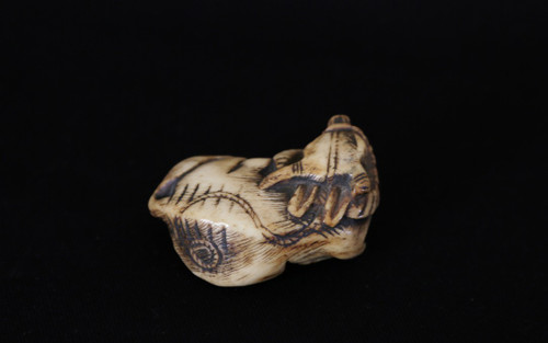 Netsuke aus Hirschhorn vom Reisfeldbüffel