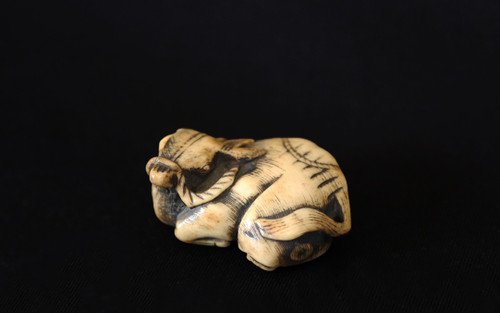 Netsuke aus Hirschhorn vom Reisfeldbüffel