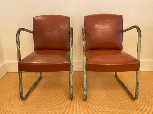 Paire de fauteuils modernistes dans le goût de Marcel Breuer.