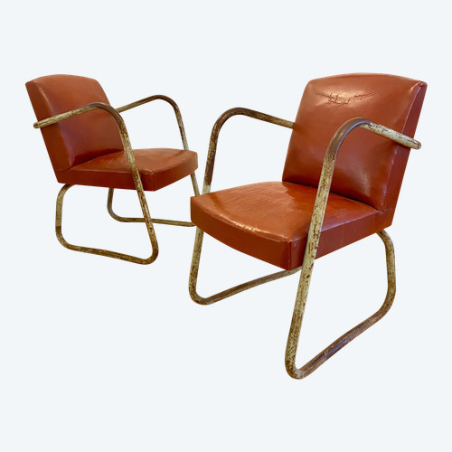 Paire de fauteuils modernistes dans le goût de Marcel Breuer.