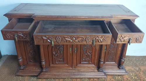 Carved oak sideboard with grapevine decoration Art Nouveau period