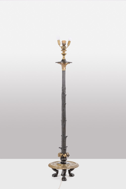 Stehlampe im Stil der Restauration aus Bronze mit zwei Patinierungen. Circa 1900. LS6115817Y