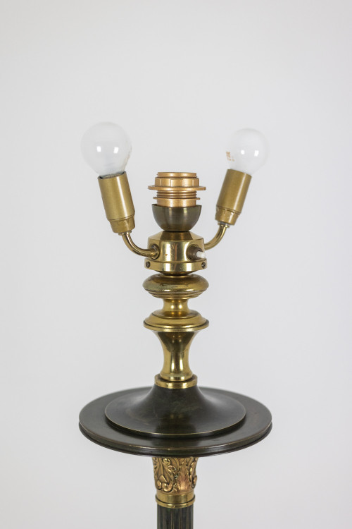 Stehlampe im Stil der Restauration aus Bronze mit zwei Patinierungen. Circa 1900. LS6115817Y