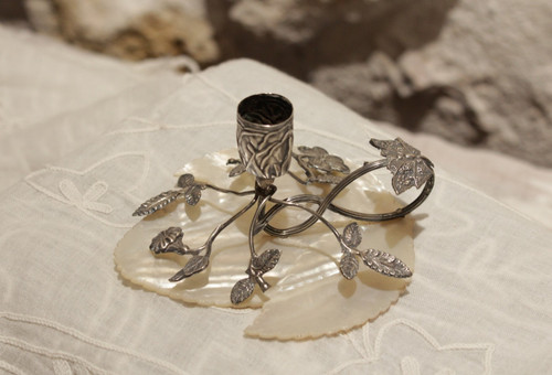 Small candlestick in sterling silver on mother-of-pearl leaf late 19th, early 20th century