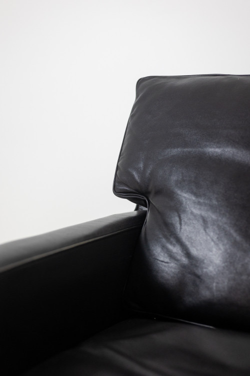 Pair of armchairs in black leather and chromed metal. 1970s. LS61441453J