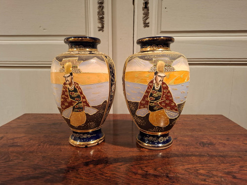 Paire de vases en céramique, De Satsuma Japon Epoque XIXème siècle.