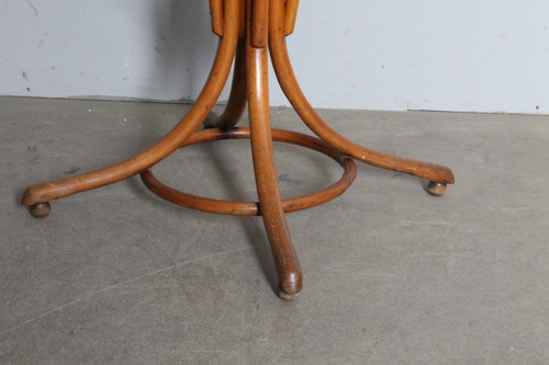 Antique Thonet 1940s style coat rack made of curved beech. Restored. Meas h 192