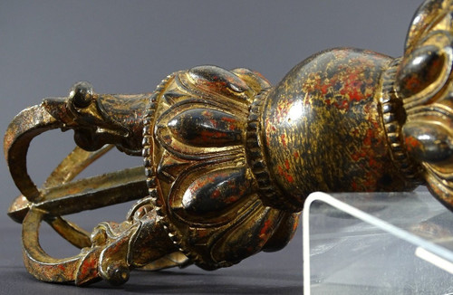 Tibet, Ende des 19. Jahrhunderts, Wichtiger Lama Vajra Aus Bronze Lackiert Und Vergoldet.