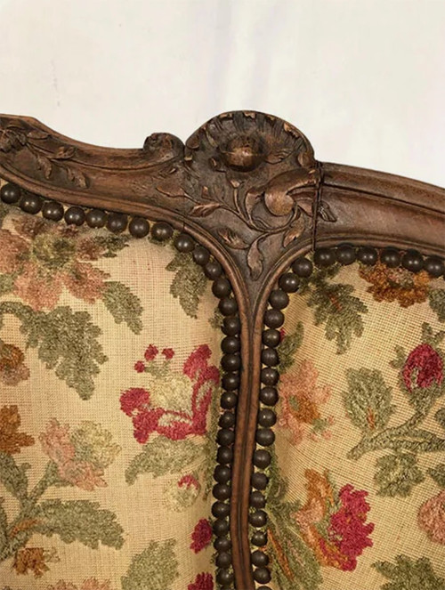 Small Rocaille-style sofa in richly carved walnut, 19th century