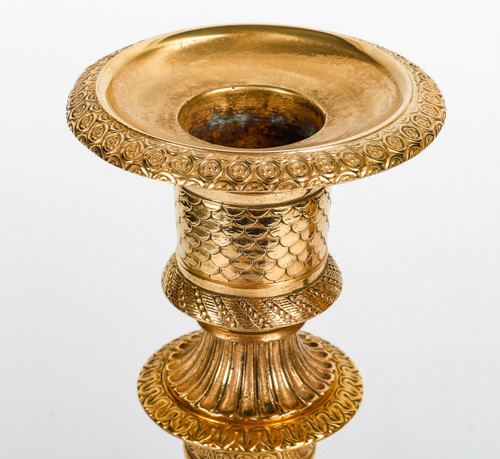 Coppia di candelieri in bronzo dorato e patinato di epoca Impero montati come lampade, 1810 ca.