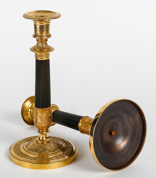 Coppia di candelieri in bronzo dorato e patinato di epoca Impero montati come lampade, 1810 ca.