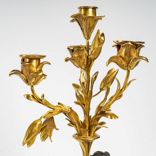 Coppia di candelabri, montati come lampade in stile Luigi XVI, in bronzo con decoro Fauno, 1860-1880 ca.