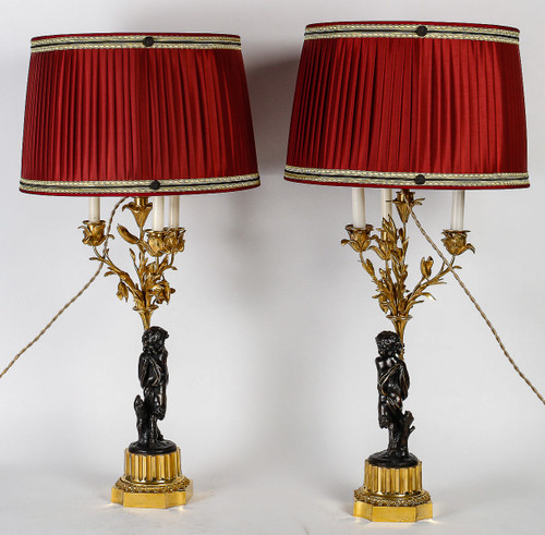 Coppia di candelabri, montati come lampade in stile Luigi XVI, in bronzo con decoro Fauno, 1860-1880 ca.