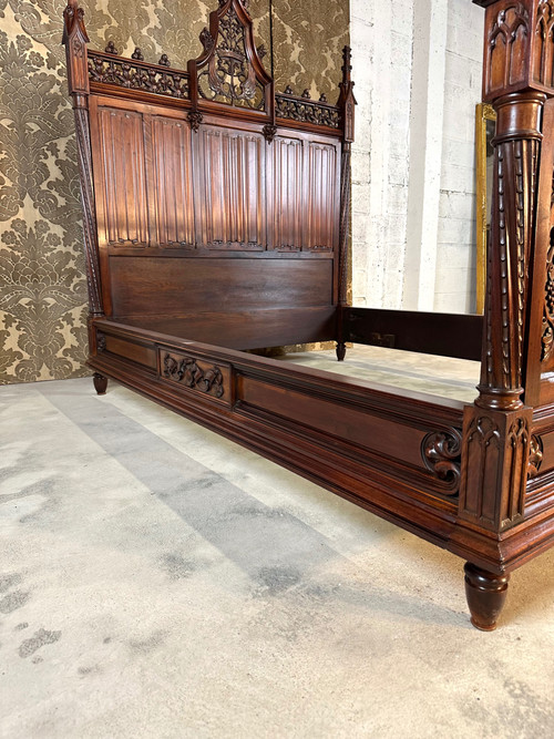 Neo-Gothic walnut bed 19th century