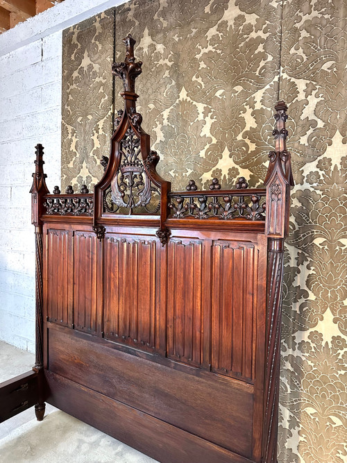 Neo-Gothic walnut bed 19th century