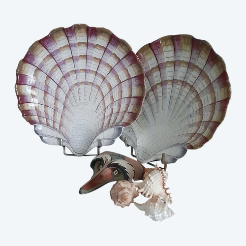 Pair of scallop shell dishes 18th century