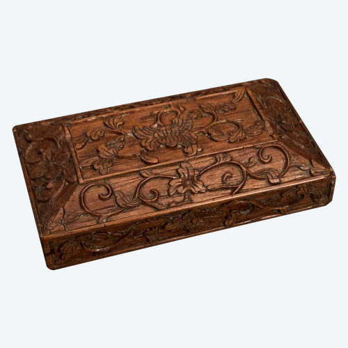 Companion box in hand-carved wood with foliage decoration