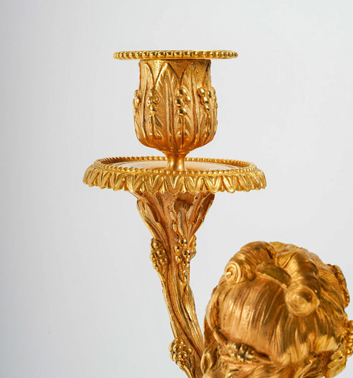 Coppia di candelabri Amour et Faune in bronzo dorato in stile Luigi XVI secondo Clodion e Delarue ver