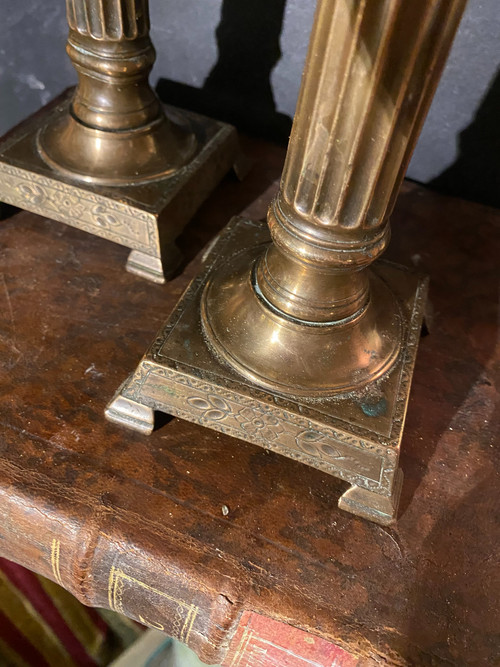  Very nice Pair of Corinthian column candlesticks in late 18th century bronze in the Louis XVI style