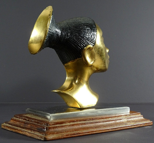 Frankreich, 1930/1950er Jahre, Profil Von Mangbetu-Frau In Bronze Auf Sockel Verchromtes Metall Und Holz.