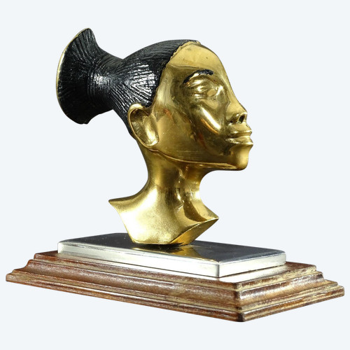 Frankreich, 1930/1950er Jahre, Profil Von Mangbetu-Frau In Bronze Auf Sockel Verchromtes Metall Und Holz.