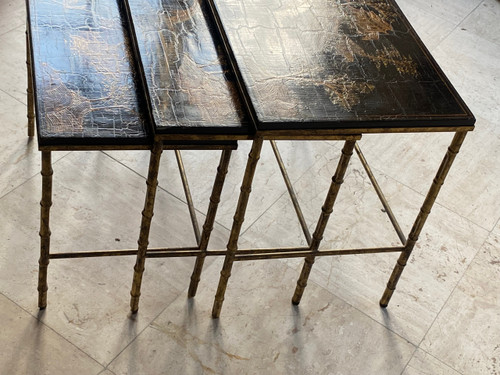 1950′ Série De 3 Tables Gigognes Maison Baguès En Bronze Doré Et Patiné , 3 Plateaux Laque de chine