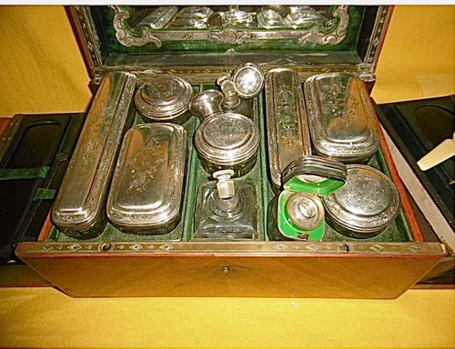 Coffret avec nécessaire de toilette 