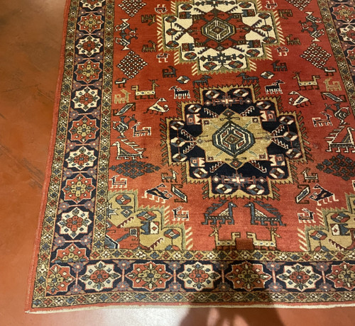 Tapis Persan à Décor Rouge