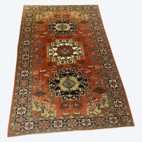 Tapis Persan à Décor Rouge