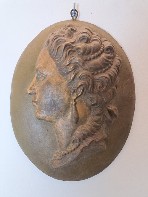 Marie De Médicis , Medallion in Patinated Cast Iron , XIX°.