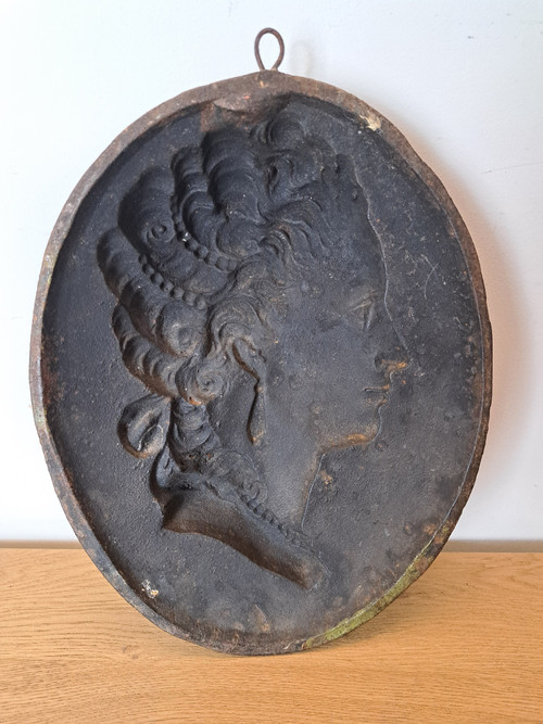 Marie De Médicis , Medallion in Patinated Cast Iron , XIX°.