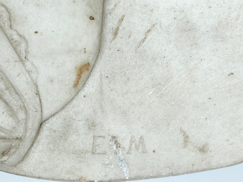 Medaglione in marmo con profilo dalla fine del XVIII secolo all'inizio del XIX secolo, monogrammato EM