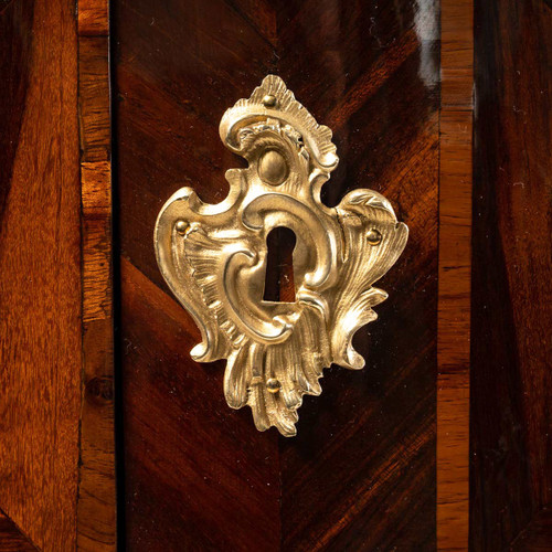 Bon Durand - Small chest of drawers in Satinwood, Rosewood and Kingwood Louis XV period circa 1765