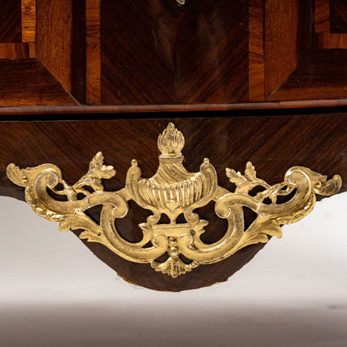 Bon Durand - Small chest of drawers in Satinwood, Rosewood and Kingwood Louis XV period circa 1765