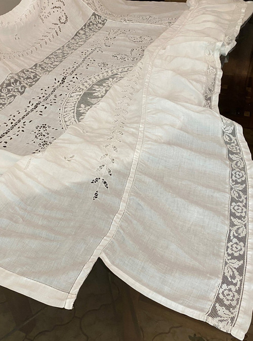 Embroidered Linen Bedcover or Tablecloth With Puttis And Rinceaux Decor 19th century