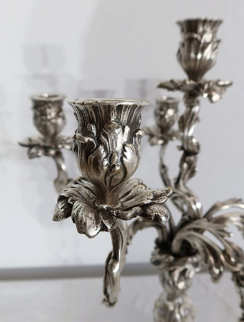 Coppia di candelabri in bronzo argentato, stile Luigi XV - XIX secolo