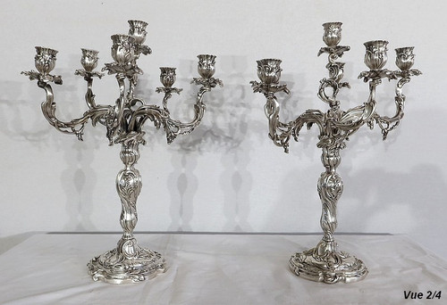 Coppia di candelabri in bronzo argentato, stile Luigi XV - XIX secolo