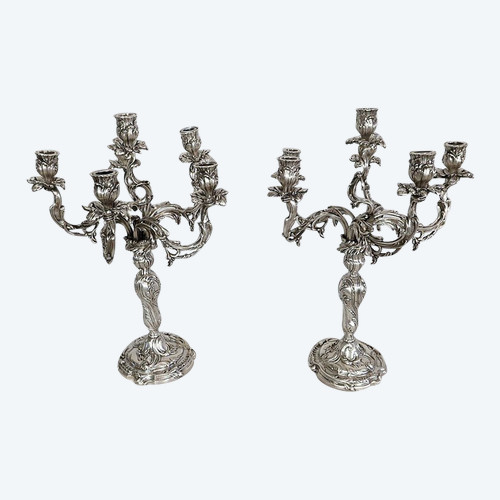 Coppia di candelabri in bronzo argentato, stile Luigi XV - XIX secolo