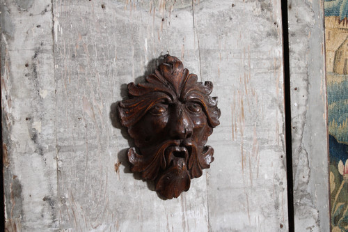 Mascaron "masque Feuillu" In Carved Wood, 17th Century