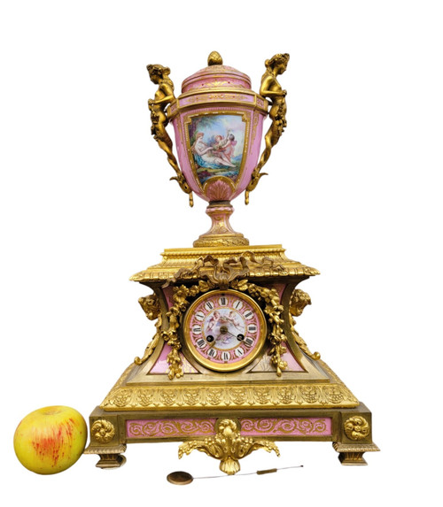 Orologio in bronzo dorato e porcellana, Napoleone III, XIX secolo