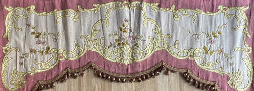 Pair De Cantonniere Aux Paniers Fleuris 19th C