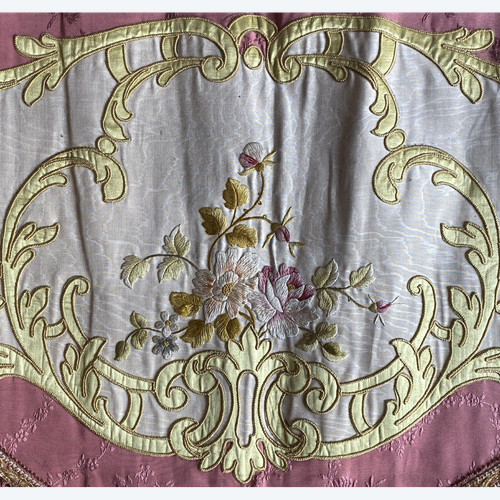 Pair De Cantonniere Aux Paniers Fleuris 19th C