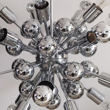 1970 Incredibile lampadario Sputnik di Goffredo Reggiani in cromo. Fatto in Italia