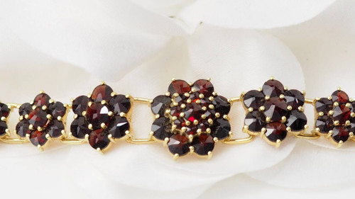 Vintage bracelet in yellow gold and garnet