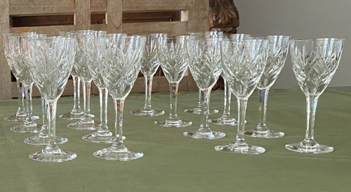 Crystal Glasses St Louis Cut model Chantilly 32 Pieces XX th