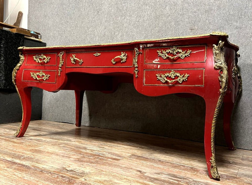 Bureau de centre galbé style Louis XV en laque vers 1900