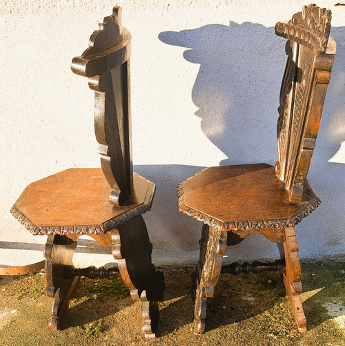 Pair of Dites escabelles chairs in molded and carved natural wood late 18th early 19th century